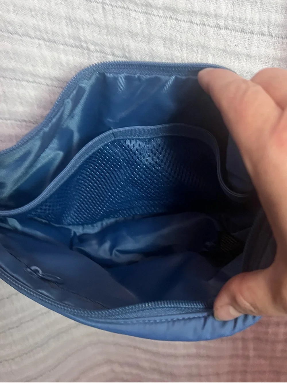 Compact Blue Crossbody Bag with Adjustable Strap